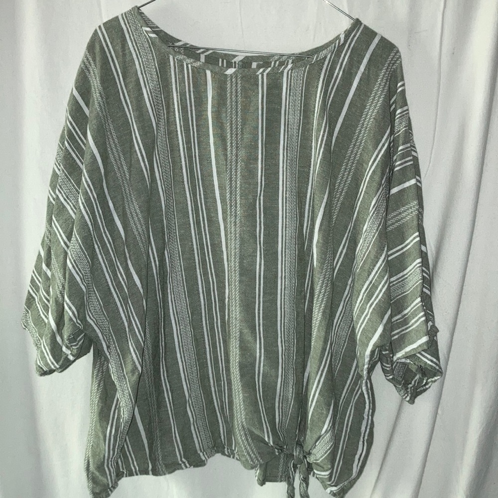 Woman’s casual top - Picture 1 of 3